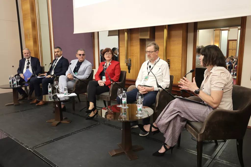 Graditeljstvo 2025. Okrugli stol "Operativni planovi i infrastruktura" Marijan Čužić, Ante Buzov, Mate Botica, Nina Dražin Lovrec, Goran Puž i Gordana Gelenčer