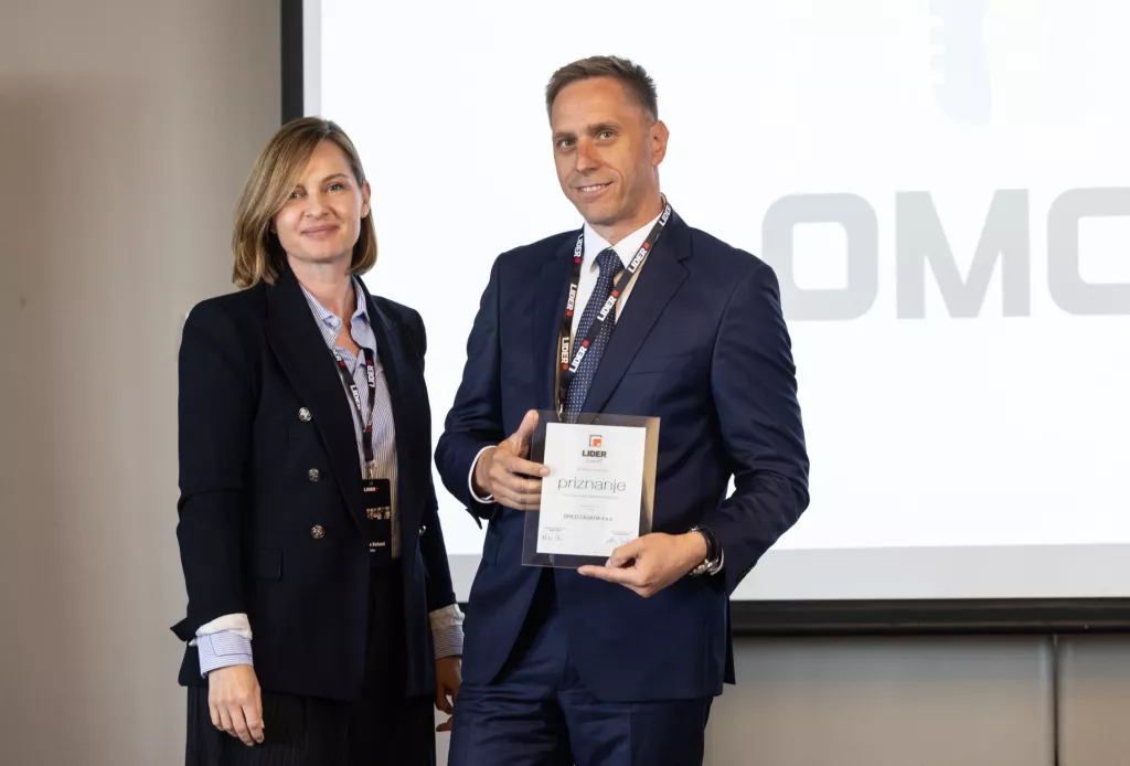 Investicijska konferencija Lider invest 2025.Svečana dodjela nagrada Lider invest 2025.Export Lider invest – za investiciju koja je najviše pridonijela izvozu: OMCO d.o.o. Nagradu uručuje Bojana Božanić Ivanović, direktorica Lider medije, a nagradu preuzima Denis Firšt, sales manager.
