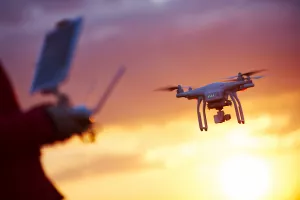 dron, pilot, obrambena tehnologija