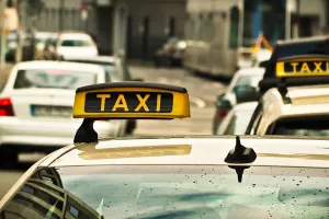 HOK predlaže rješenja za uvođenje reda u taksi djelatnost