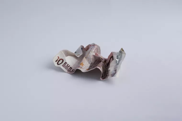 Zgužvano, novčanica, euro, deset eura, sitno, minimalna plaća