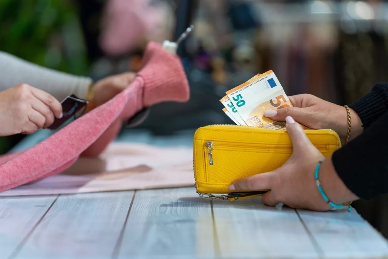 novčanice, plaćanje novčanicama, plaćanje kešom