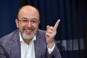  Kresimir Macan, newsfluencer. vlasnik i osnivač Manjgure, snimanje podcasta 