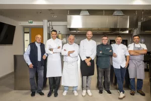 U projektu Mastercarda tradicionalna jela pripremaju najbolji hrvatski chefovi. Prva regija je Dalmacija i tradicionalna jela; riblja juha, leso riba, crni rizoto, riba na gradele, blitva, marinirana riba, brudet, pasticada. Chefovi su: Marin Medak, Dino Galagno, Marijo Curic, Braco Sanjin, Hrvoje Zirojevic, i Vjeko Basic, dok je Radovan Marcic zaduzen za povijesni dio price. Priprema hrane je bila u novoj ugostiteljskoj skoli u Splitu