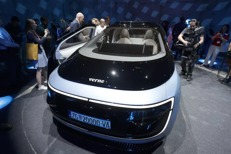 Tvrtka Mate Rimca P3 Mobility u svojem kampusu u Kerestincu je predstavila robotaksije Verne