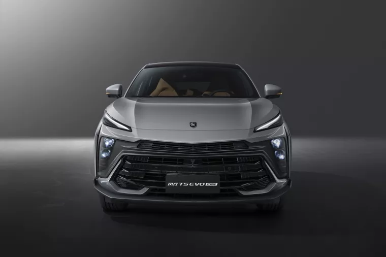 Forthing T5 EVO Black Edition front