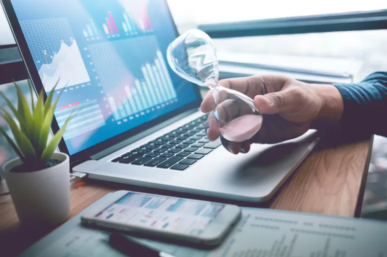 usporavanje rasta, spori rast plaća, plaće, BDP, IT sektor, financije, sporo, vrijeme