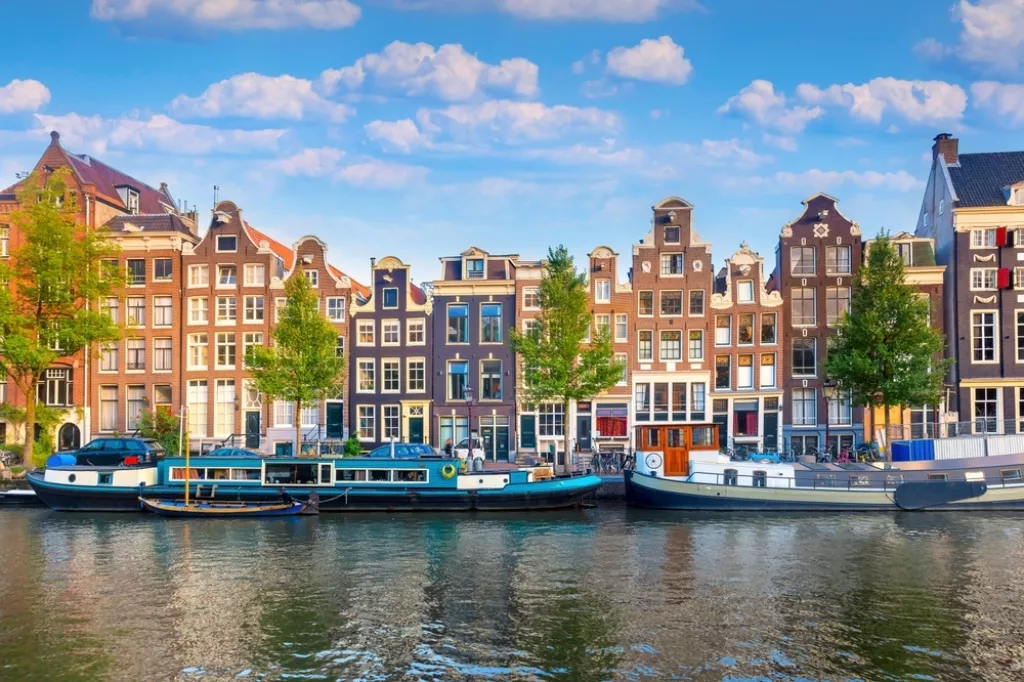 Amsterdam. Panoramic view of the historic city center of Amsterdam. Traditional houses and bridges of Amsterdam. An early quiet morning. Europe, Netherlands, Holland, Amsterdam. Nizozemska