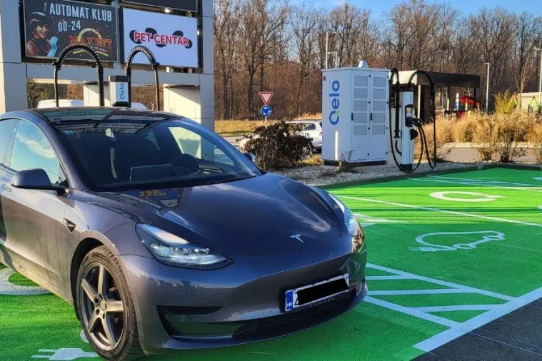 Tesla na punionici Qeloa