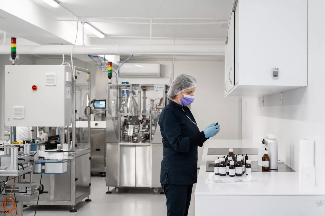 Na godinu proizvode nekoliko stotina tisuća jedinica, pri čemu svjesno zadržavaju kontrolirani obujam proizvodnje kako bi osigurali fleksibilnost i konzistentnu kvalitetu