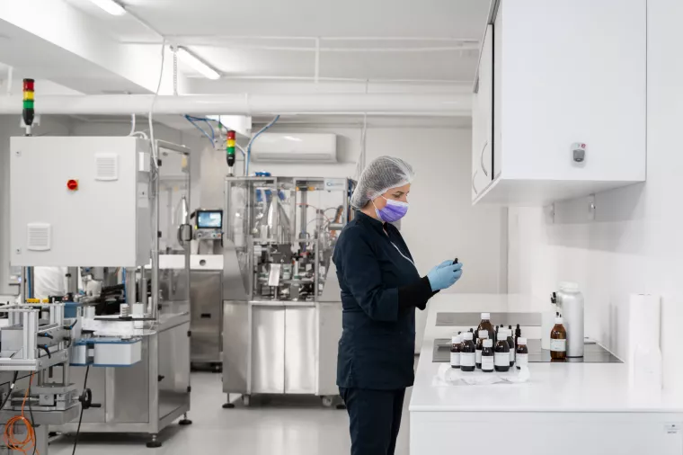 Na godinu proizvode nekoliko stotina tisuća jedinica, pri čemu svjesno zadržavaju kontrolirani obujam proizvodnje kako bi osigurali fleksibilnost i konzistentnu kvalitetu