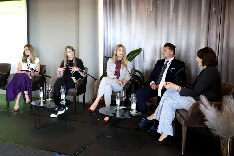 Investicijska konferencija, Okrugli stol 2: Nata&scaron;a Zec, Lucija Reić, Anamarija Staničić, Vjeran Vrbanec i Gordana Gelenčer