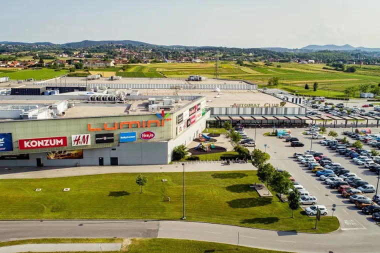 Lumini, Trgovački centar