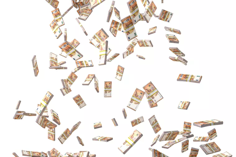ki&scaron;a, euro, padaju euri, hrpa novca, novac, isplata