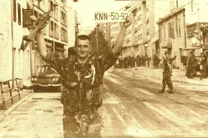 Knin, 5. kolovoza 1995. (Snimio Josip Bistrović - presnimka iz Večernjeg lista)