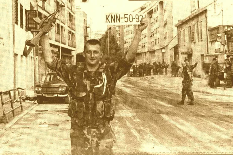 Knin, 5. kolovoza 1995. (Snimio Josip Bistrović - presnimka iz Večernjeg lista)