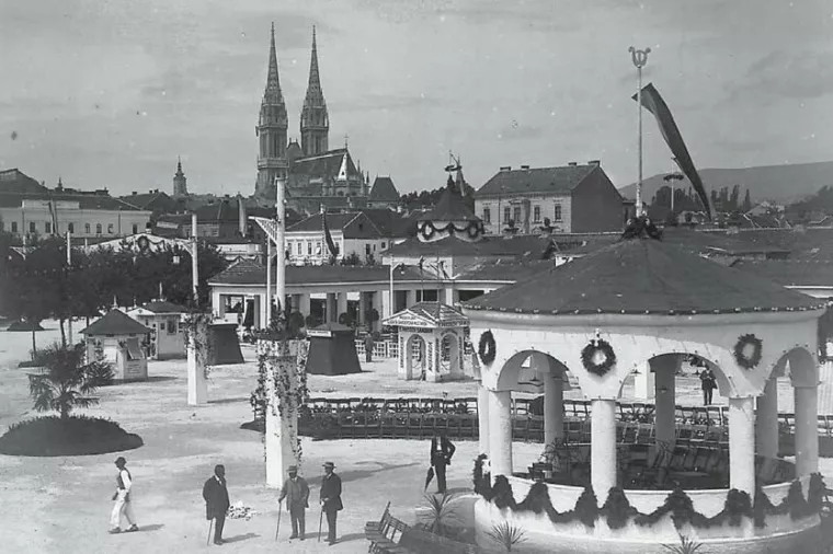 Prvu svoju izložbu Zagrebački zbor otvorio je 14. kolovoza 1910. na tada&scaron;njem Sajmi&scaron;tu, na području dana&scaron;nje Martićeve ulice.
