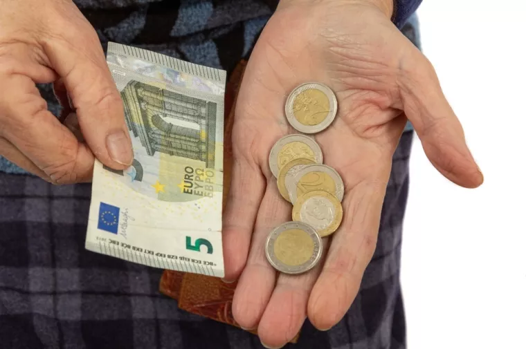 naknade za siroma&scaron;ne, naknada, siromah, siromasi, siroma&scaron;ni, siroma&scaron;tvo, pomoć, novčana pomoć