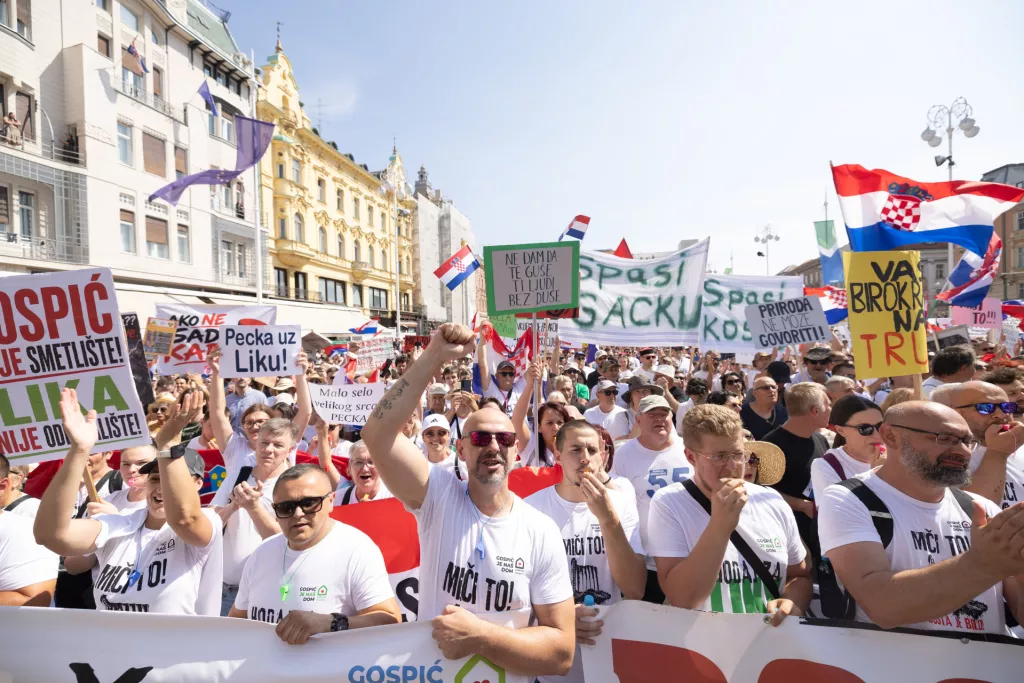 Prosvjed "Hodaj za Liku, hodaj za Hrvatsku"