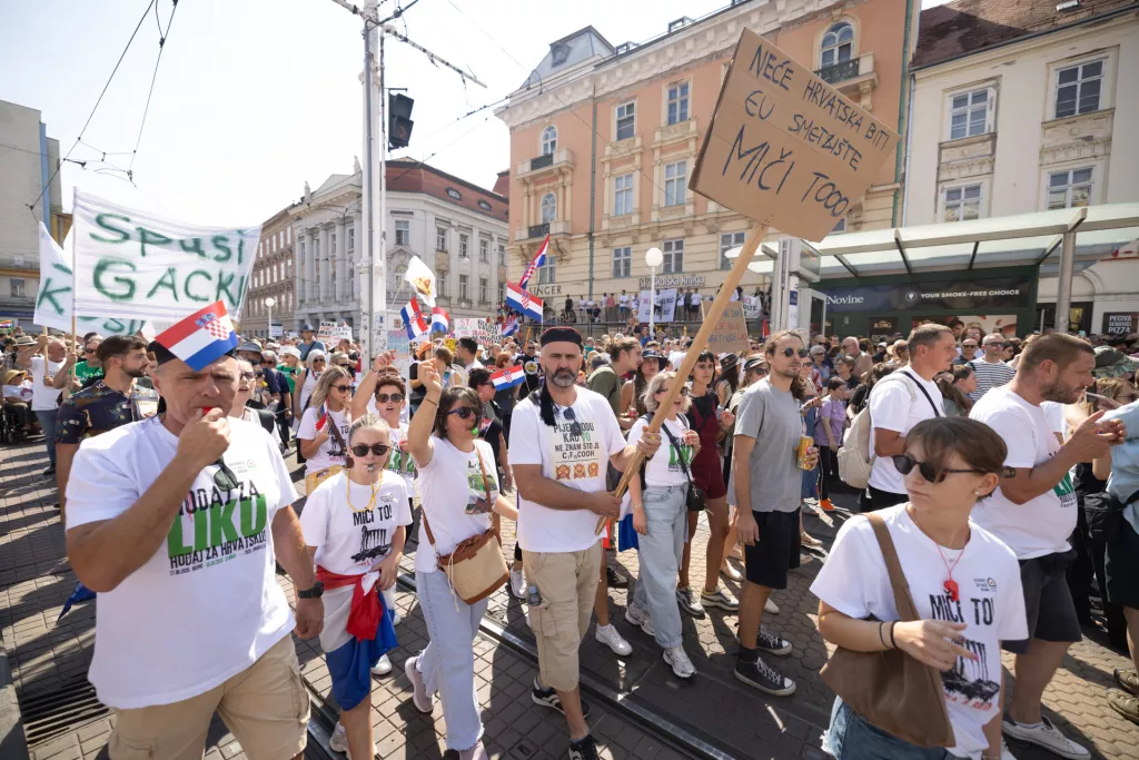 Prosvjed "Hodaj za Liku, hodaj za Hrvatsku"