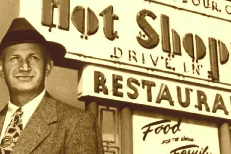 Ovako je počelo: J. W. Marriott osnovao je kiosk, pa lanac restorana Hot Shoppes, iz kojeg je nastao hotelski div Marriott