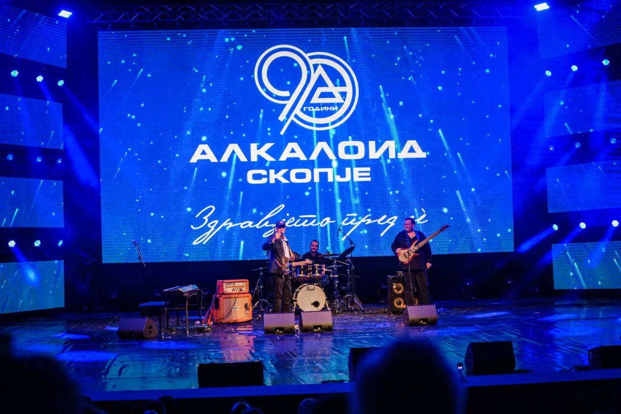 Alkalodi 90 godina