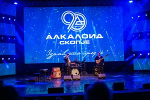 Alkalodi 90 godina