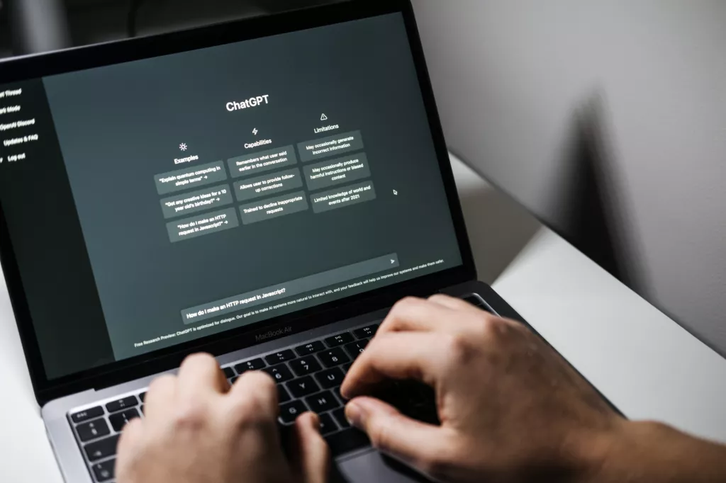  ChatGPT chat with AI