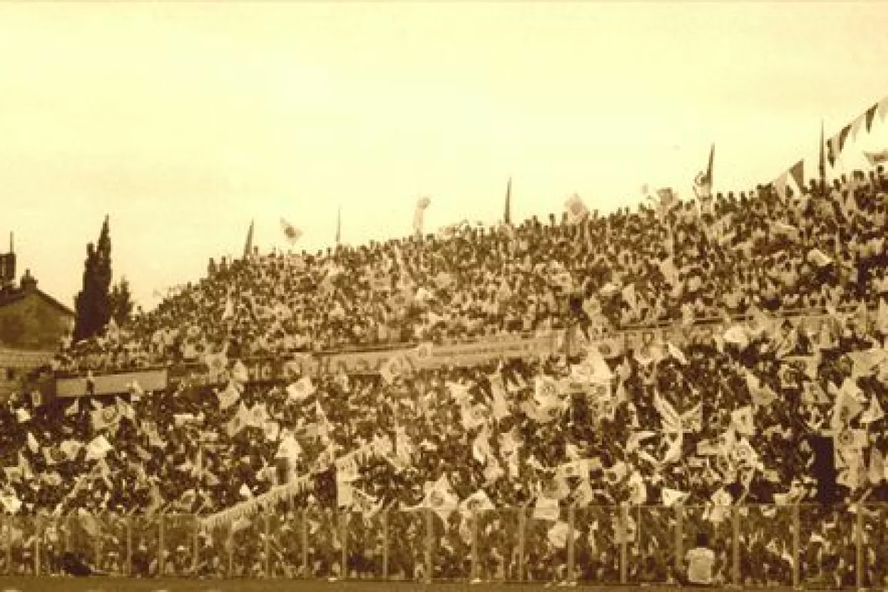 Torcida je rođena na stadionu 'kod Plinare', koji će se tek nakon 1979. i preseljenja na Poljud nazivati Starim placom