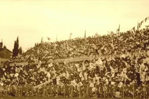 Torcida je rođena na stadionu 'kod Plinare', koji će se tek nakon 1979. i preseljenja na Poljud nazivati Starim placom
